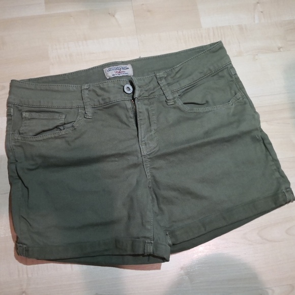Dark green shorts - Picture 1 of 5